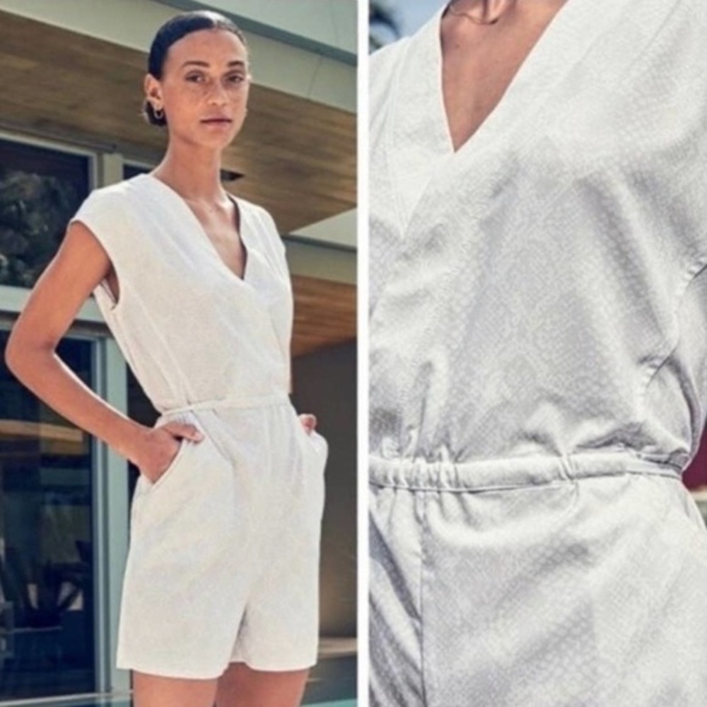 Athleta Pale Pink Snakeprint Sleeveless Tie Waist Romper Women’s Size XXS